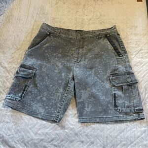 Affliction cargo shorts mens 40 pre-owned condition‎